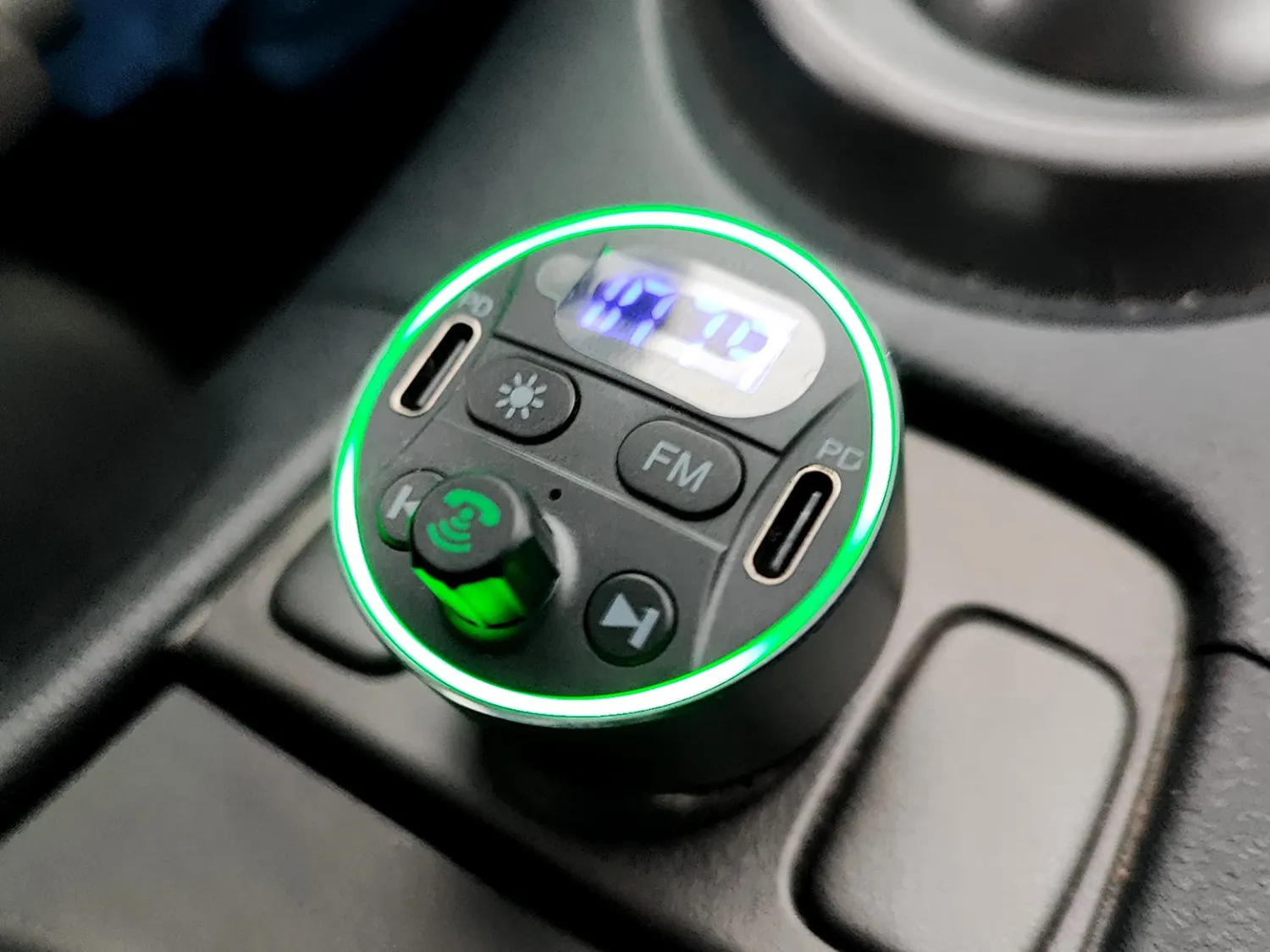 Guanda Bluetooth 5.3 Trasmettitore FM Auto PD 20W Luci LED 9 Colori