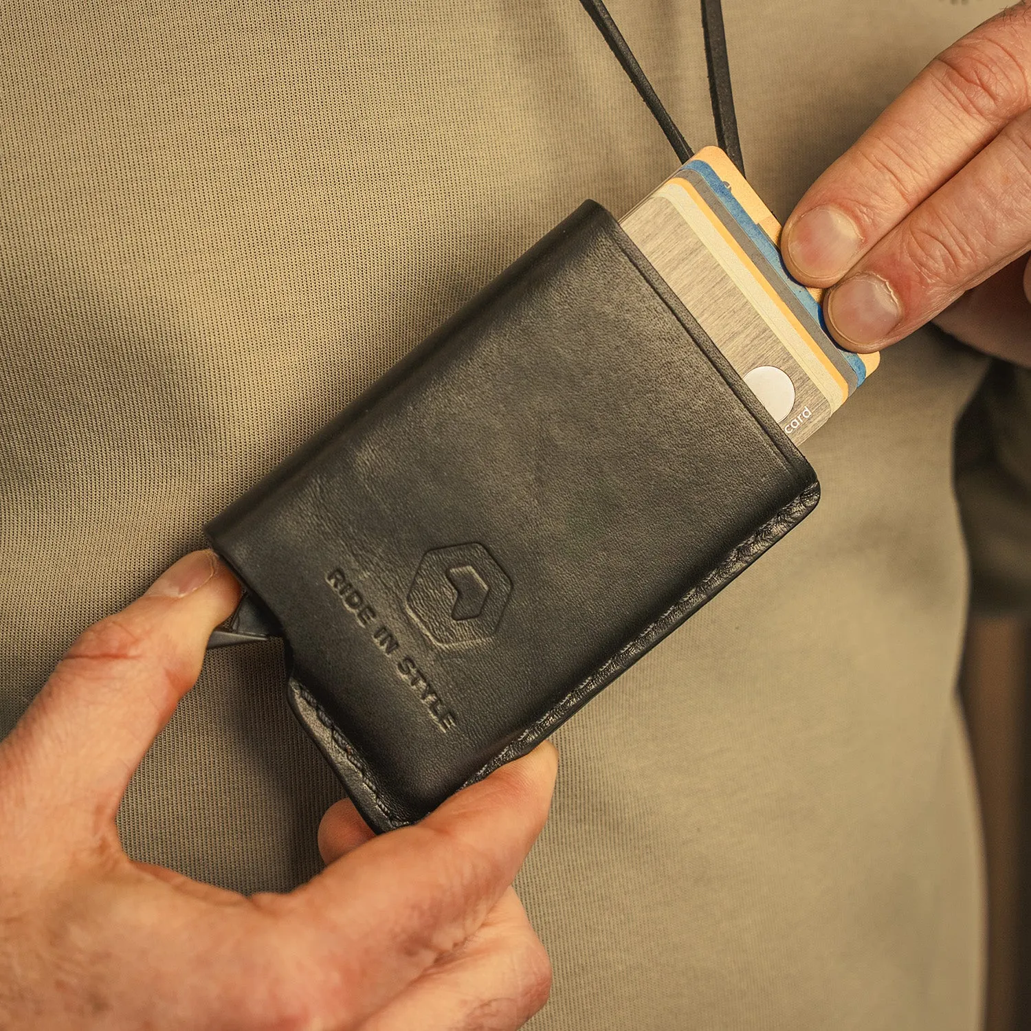 Motogadget mo.card portacarte pelle nero 7 carte RFID