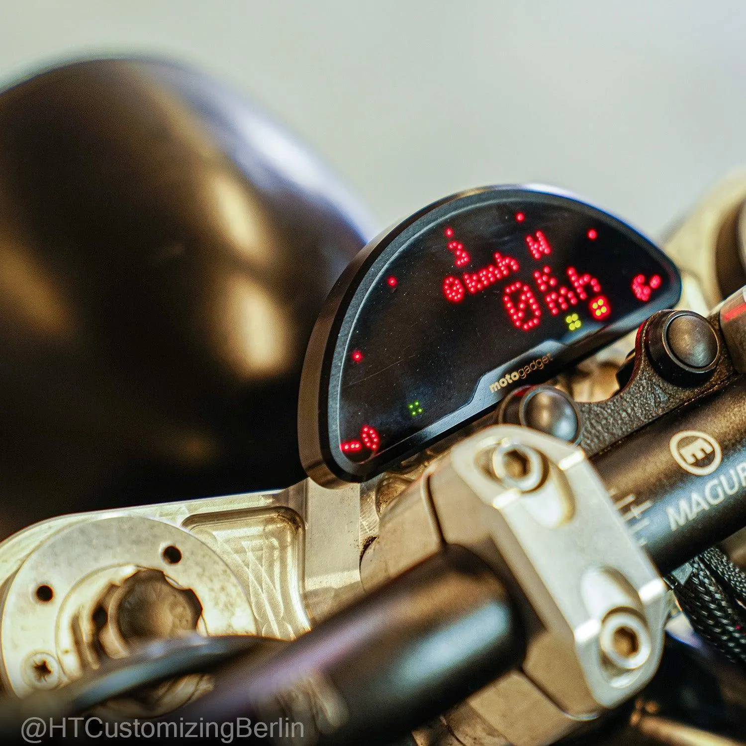 Motogadget motoscope pro cruscotto digitale moto display