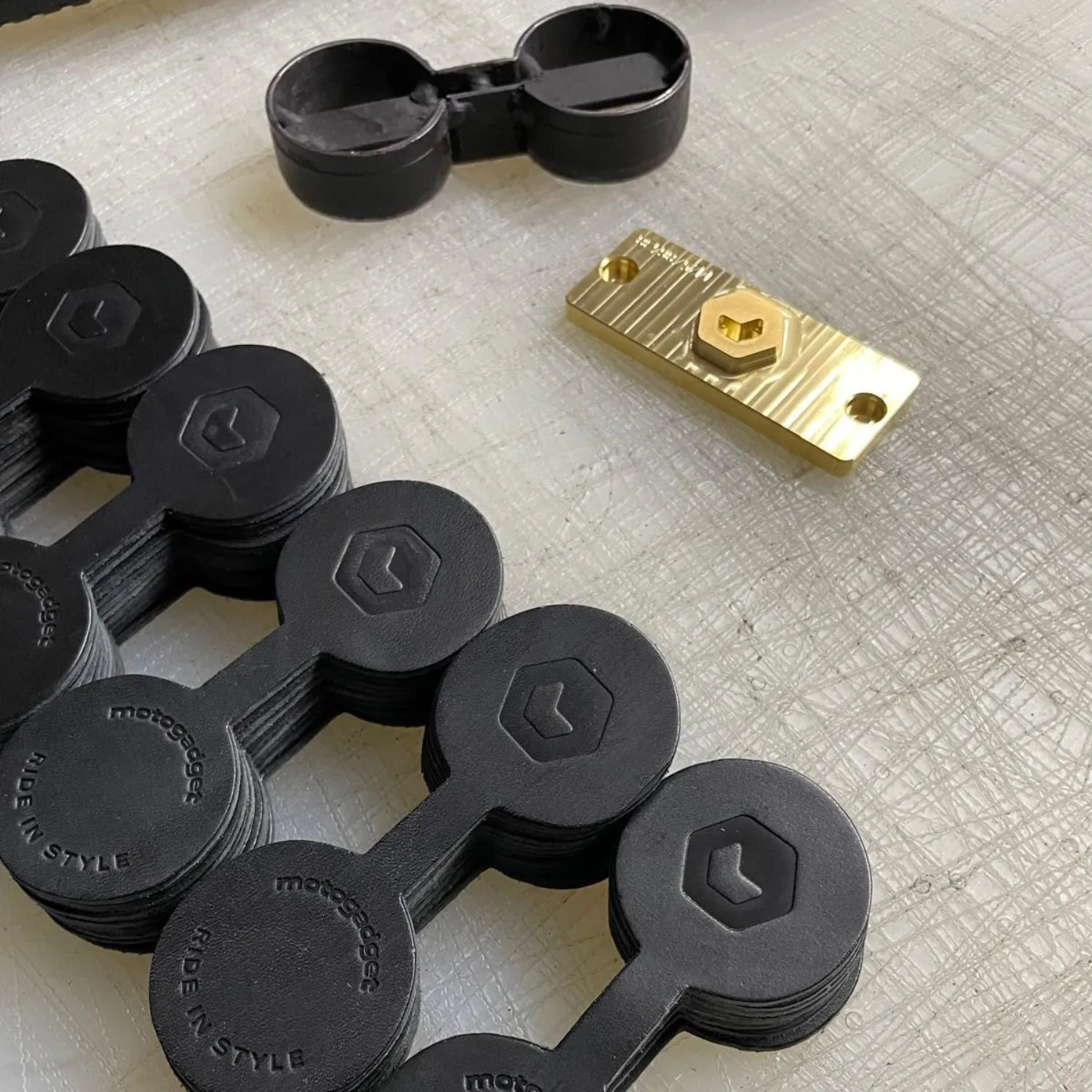 Motogadget mo.lock portachiavi NFC pelle bovina marrone