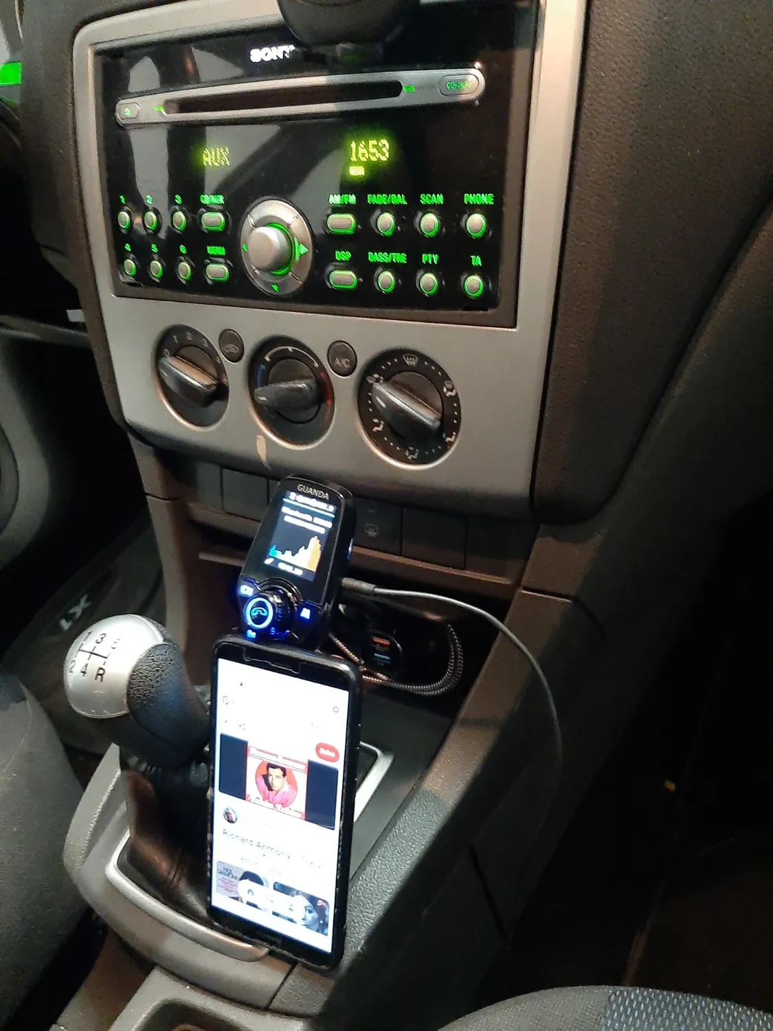 Guanda trasmettitore FM Bluetooth auto 1,8" 2 USB